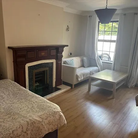 Ferienhaus Spacious Piltown 6 Bedrooms Free Parking Kiltrough