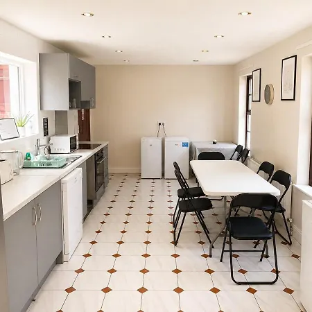 Spacious Piltown 6 Bedrooms Free Parking Ferienhaus
