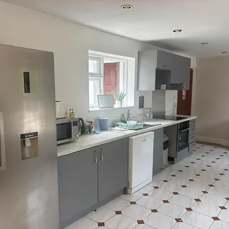 Spacious Piltown 6 Bedrooms Free Parking Ferienhaus Kiltrough
