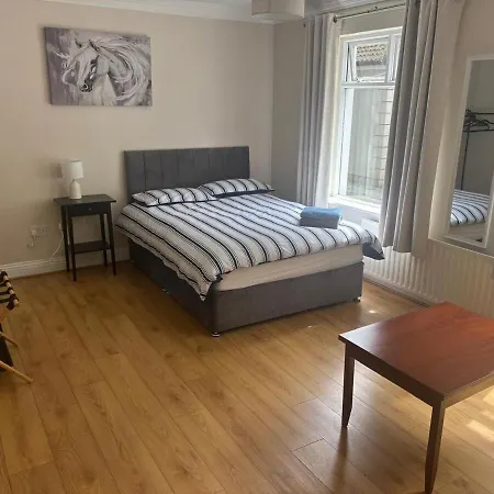 Ferienhaus Spacious Piltown 6 Bedrooms Free Parking Kiltrough